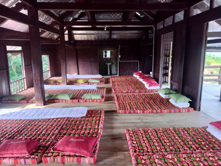 Khung cảnh bình minh trên núi